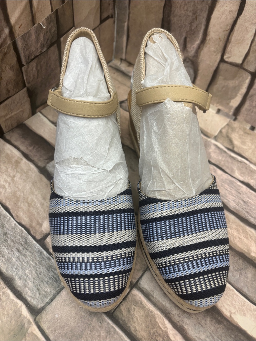 New Baretraps Alycia wedge sandals Sz 9